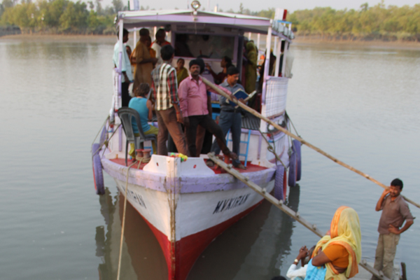 PAZ - clinic boat